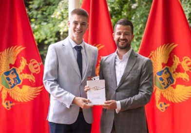 ОГЊЕН ВРАНЕШ МЕЂУ НАЈБОЉИМ СРЕДЊОШКОЛЦИМА ЦРНЕ ГОРЕ! ОГЊЕН ВРАНЕШ МЕЂУ НАЈБОЉИМ СРЕДЊОШКОЛЦИМА ЦРНЕ ГОРЕ!